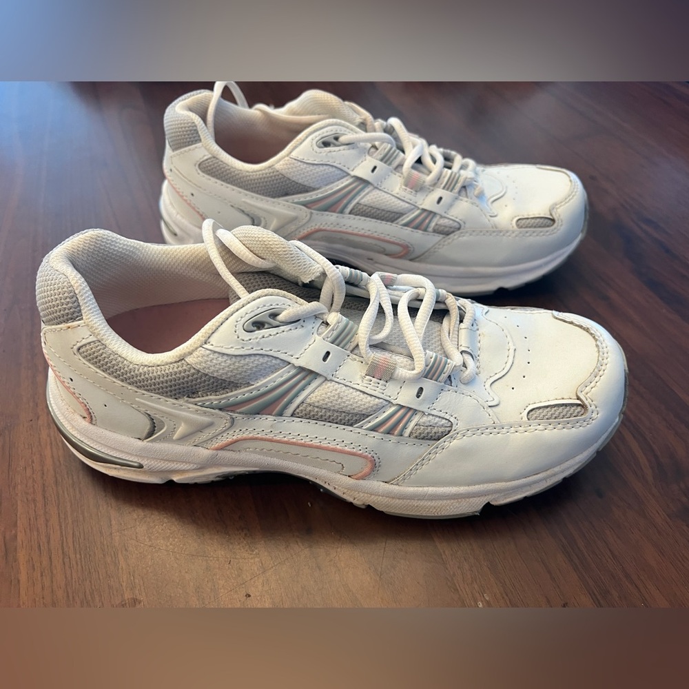 Vionic Walker Women’s Sneakers- White Leather with pink trim - Size 7.5, VGUC